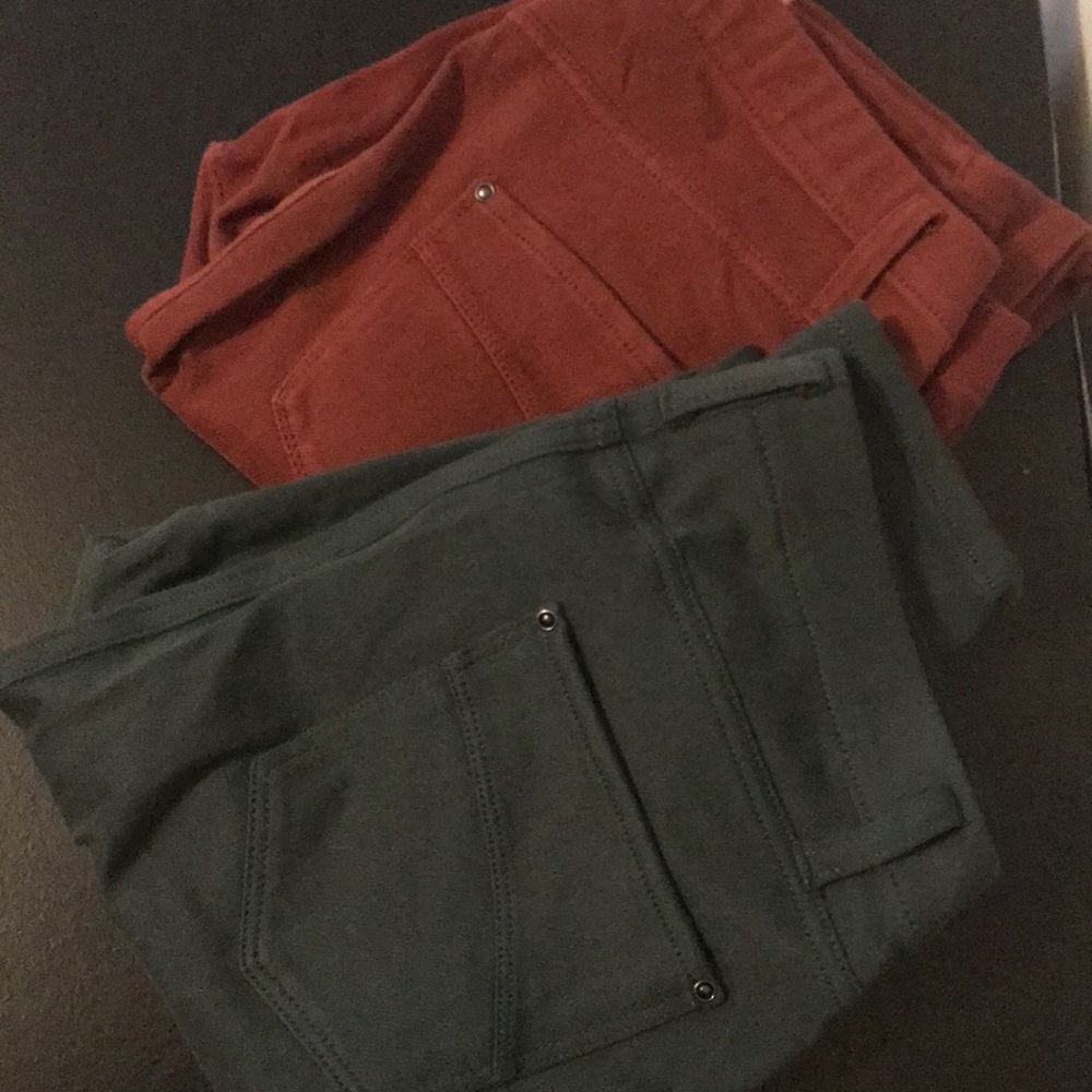 2 pairs of jeggings